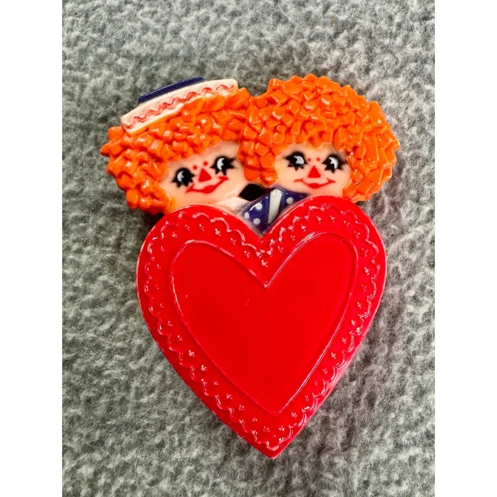Vintage Hallmark Raggedy Ann Andy Heart Pin Brooch Bobbs Merrill Plastic Red 70s